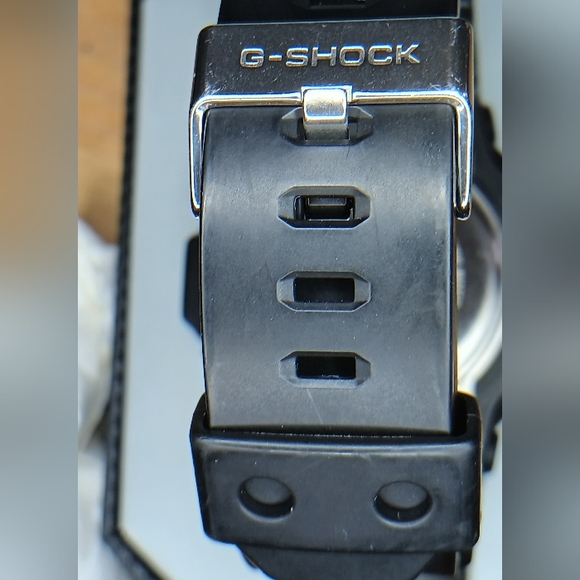 Casio Black case and PU band, Red dial Men's G-Shock 5225 GA-150MF - Picture 2 of 7